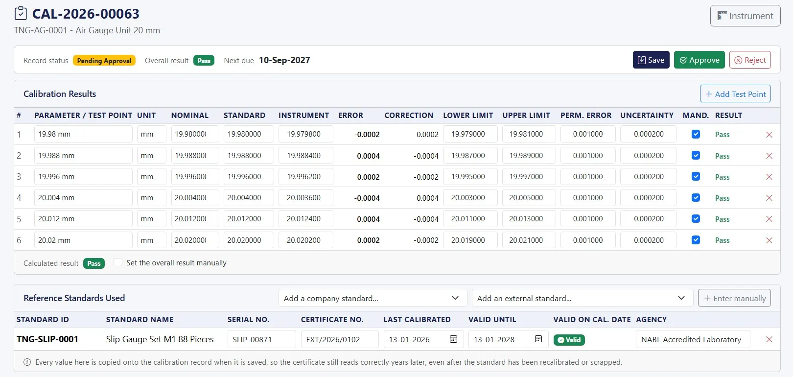Calibration entry table with nominal, reading, error, limits and PASS result per test point.